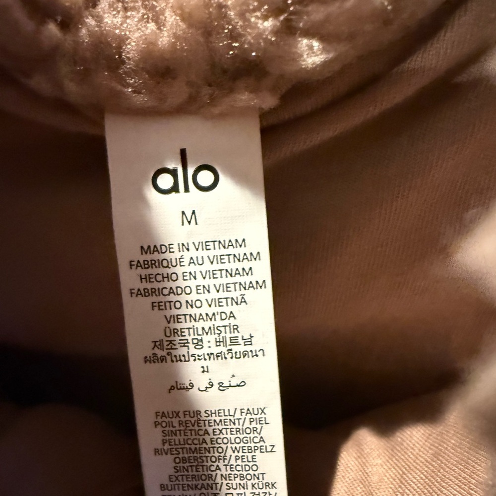 ALO Yoga Chai Latte Foxy Sherpa Jacket - Picture 4 of 4